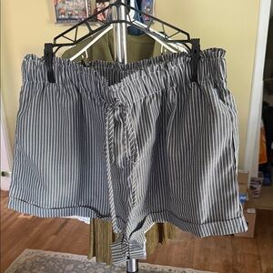 SHEIN High Waist Striped Black Shorts